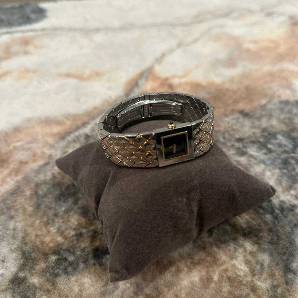 CHANEL MINT GOLD SILVER LADIES WATCH - Picture 3 of 7